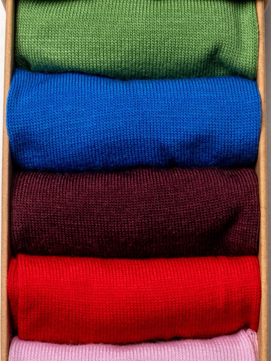 Rolled Pairs socks in a kraft drawer box in green, blue, burgundy and red